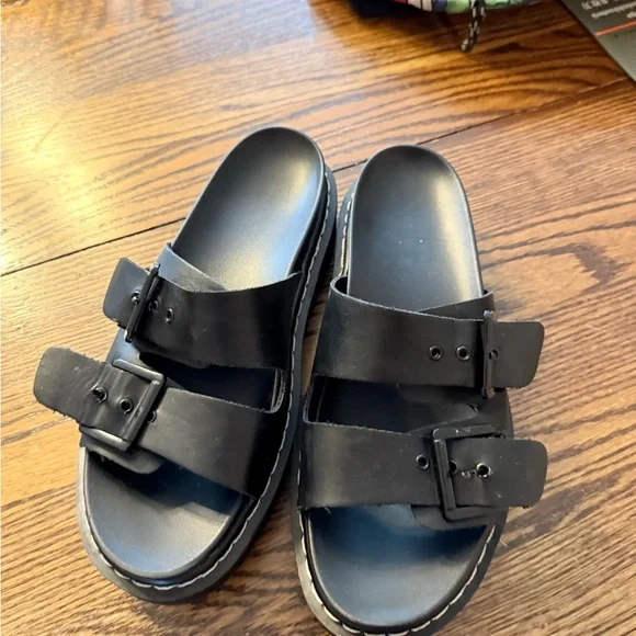 Madden Gurl Platform Buckle Sandal - Picture 2 of 7